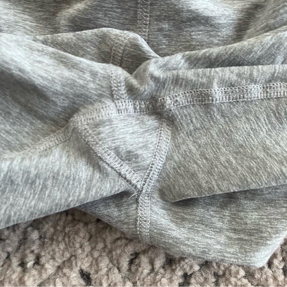 🤍 Beyond Yoga- Large- High Waisted Legging size Heather Gray SpaceDye - Picture 4 of 8